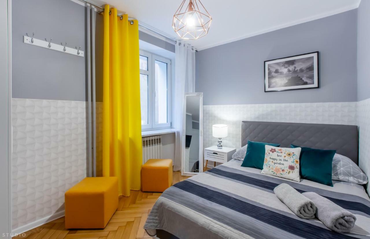 Clicktheflat Zurawia Street