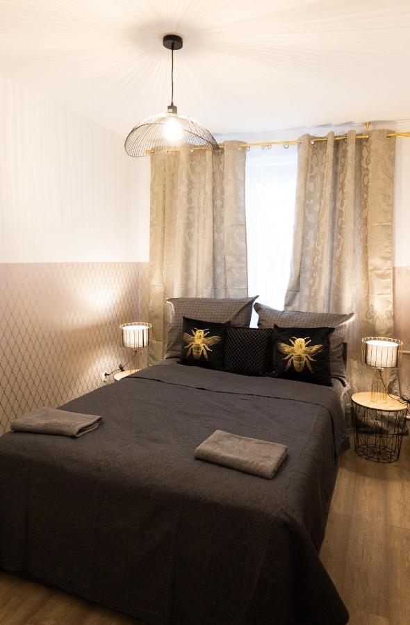 Clicktheflat Zurawia Street *