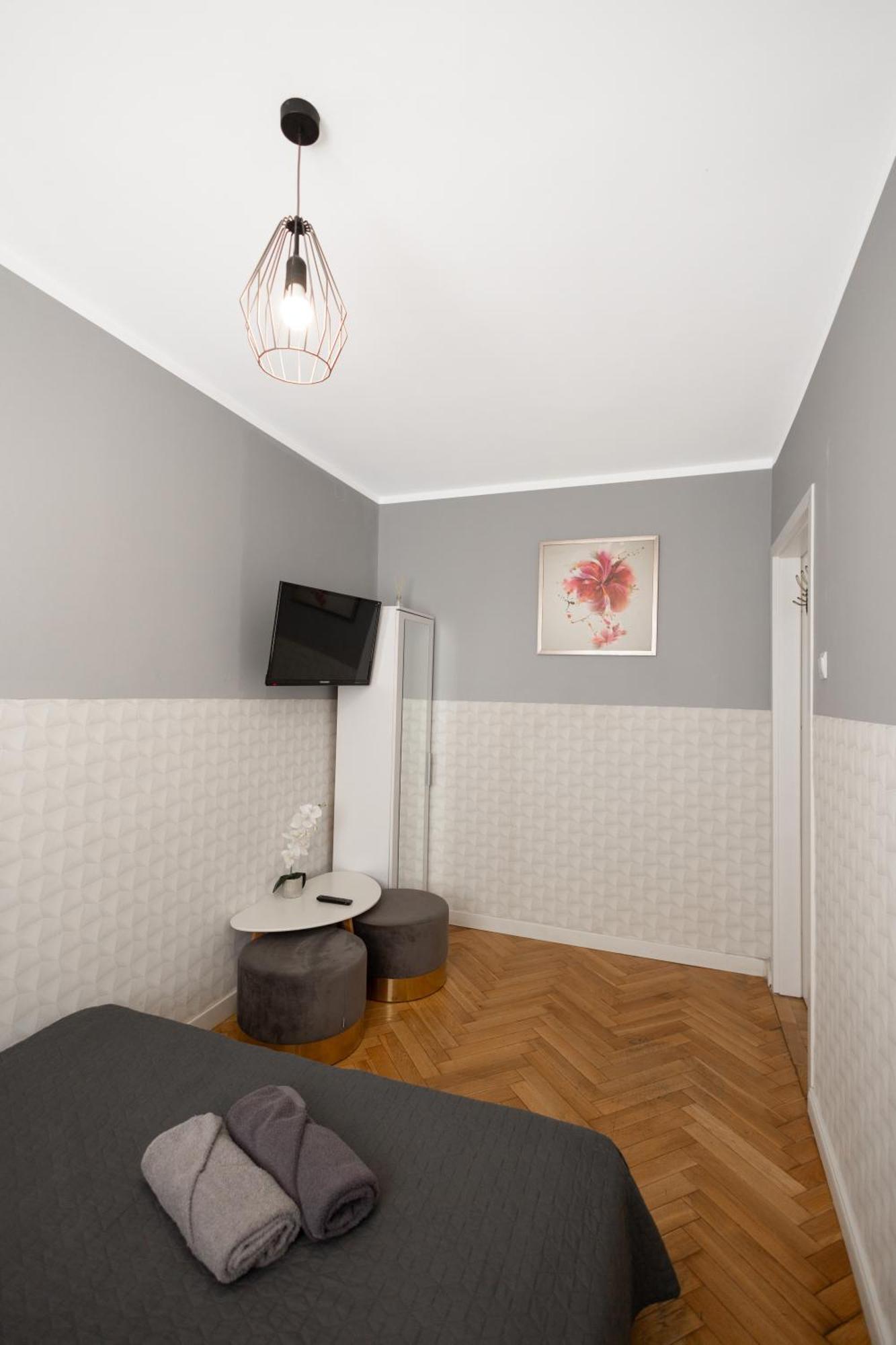 Clicktheflat Zurawia Street *