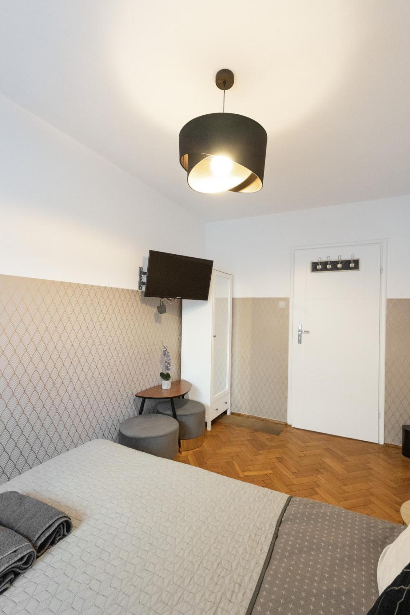 Gasthof Clicktheflat Zurawia Street