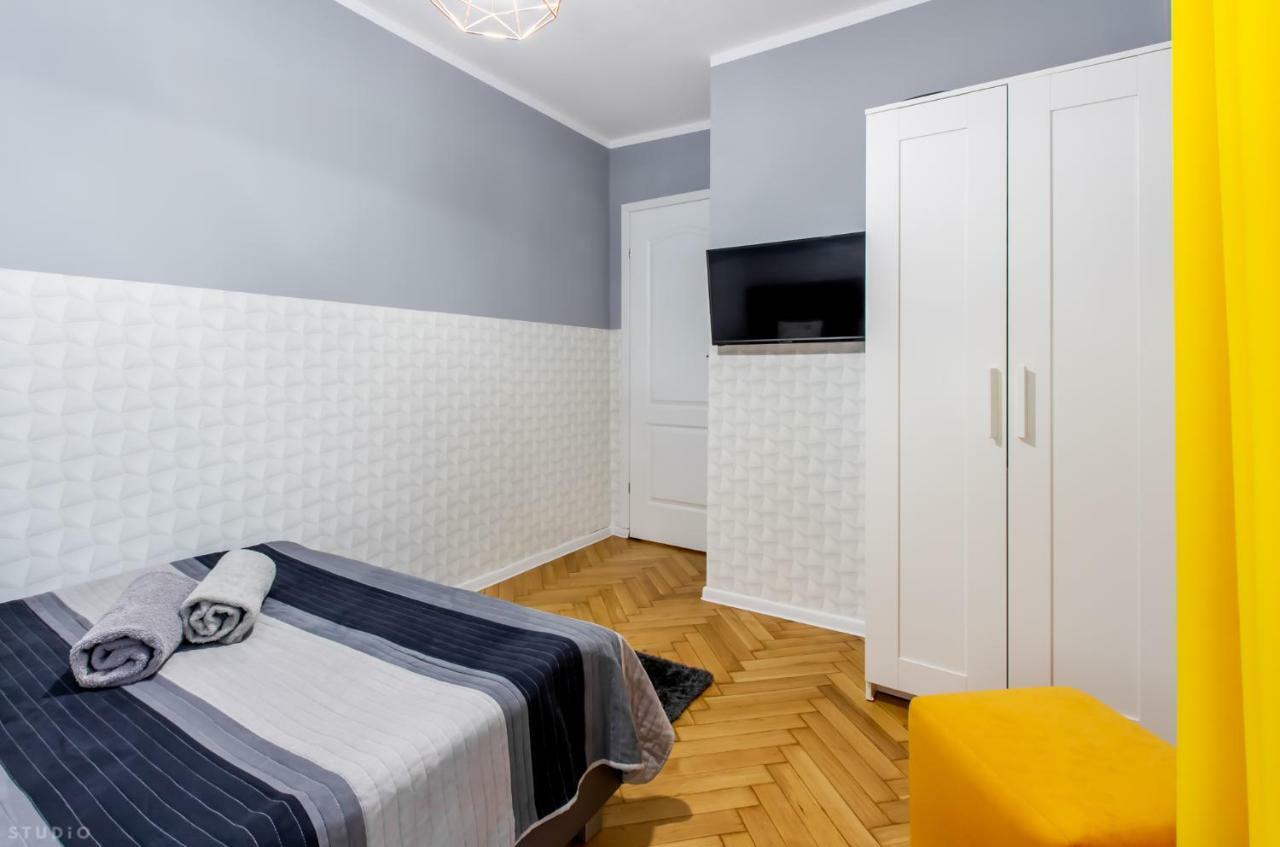 Clicktheflat Zurawia Street Guest house